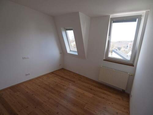 Schlaf-/Kinderzimmer Sicht 1 - 3 Zimmer Etagenwohnung in Bonn