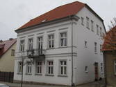 Straßenansicht - 3,5-Raum-Wohnung in Stadtmitte Neustrelitz zu vermieten