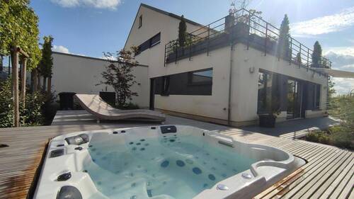 Poolbereich - Luxuriöses Einfamilienhaus mit Feldrandlage - Preis aktualisiert!