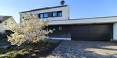 Haus seitlich Front - 9 Zimmer Einfamilienhaus zum Kaufen in Ranstadt