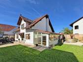 Hausansicht - Charmant renoviertes Einfamilienhaus mit Whirlpool und Sauna!
