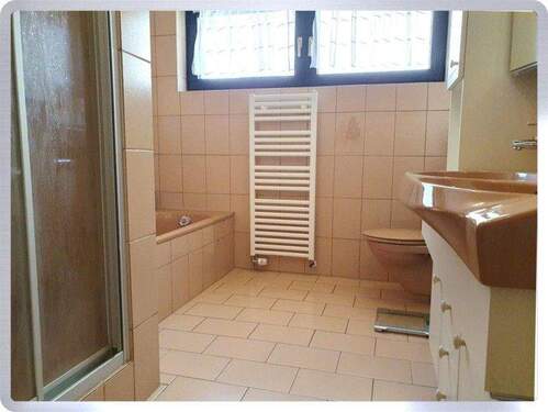 Tageslich Wannen- u. Duschbad OG - 