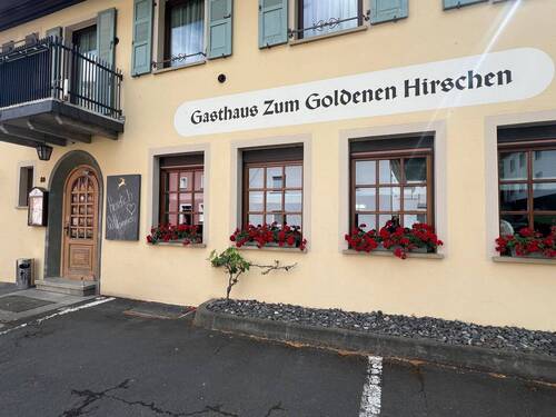 Hausansicht und Eingang - 