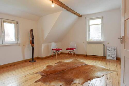 Zimmer oben - Doppelhaushälfte mit 7 Zimmern - viel Platz