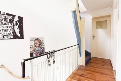 Flur unten - Doppelhaushälfte mit 174,20 m&sup2; in Weinstadt zum Kaufen