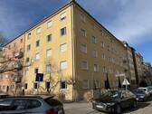 Hausansicht - HELLE 2 ZIMMERWOHNUNG - GROSSE WOHNKÜCHE MIT EINBAUKÜCHE - TAGESLICHTBAD