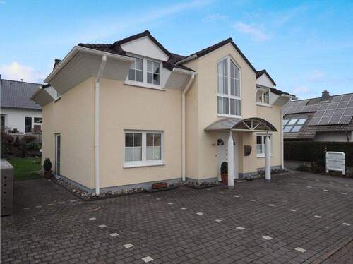 Blick von der Straße - Einfamilienhaus mit 284,00 m&sup2; in Helferskirchen zum Kaufen