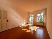Wohnzimmer - Großzügige Altbauwohnung mit Balkon und Berliner Zimmer im Kunger-Kiez