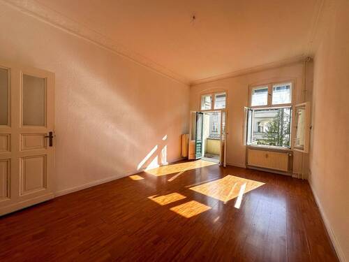Wohnzimmer - Großzügige Altbauwohnung mit Balkon und Berliner Zimmer im Kunger-Kiez