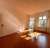 Großzügige Altbauwohnung mit Balkon und Berliner Zimmer im Kunger-Kiez