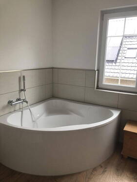 Bad OG, Eckbadewanne - 