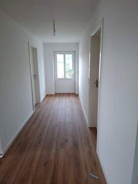 Flur und Haupteingang - 