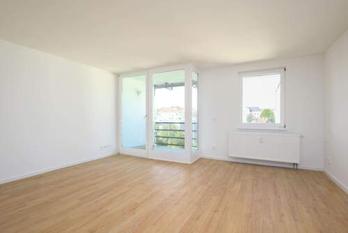 Wohnen - HIER BLEIBEN KEINE WÜNSCHE OFFEN Moderne 2-Raum-Wohnung mit Balkon, EBK & PKW-Stellplatz