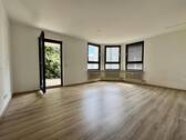 Wohn / Esszimmer - 2-Zimmer Wohnung mit Terasse und TG-Stellplatz