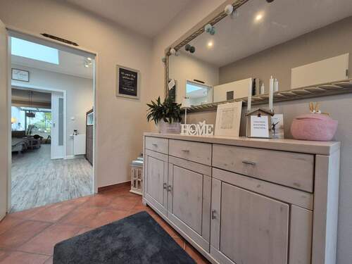 Eingangsdiele - 3 Zimmer Doppelhaushälfte zum Kaufen in Seevetal