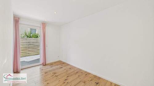 Schlafzimmer mit Zugang zur Terrasse - Etagenwohnung mit 65,00 m² in Perl / Sinz zum Kaufen