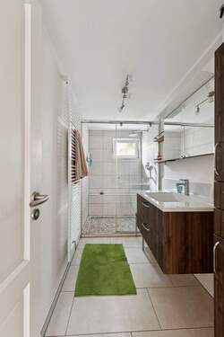 Tageslichtbad Erdgeschoss - Mehrfamilienhaus, Wohnhaus mit 180,00 m² in Oberstenfeld zum Kaufen