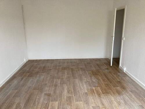 Wohnzimmer (2) - 3 Zimmer Etagenwohnung zur Miete in Gera