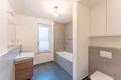 Wannenbadezimmer - 