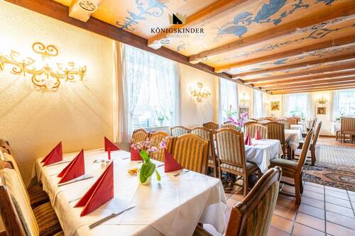 Eine Familienfeier oder ein Seminar? Voila - hier im Nebenzimmer... - 
