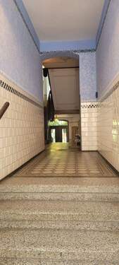 Hauseingangsbereich - 2 Zimmer Etagenwohnung zur Miete in Leipzig