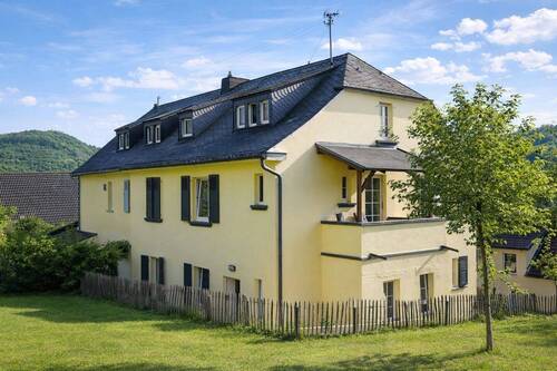 Haus Rück- und Seitenansicht - 8 Zimmer Mehrfamilienhaus, Wohnhaus in Kirn