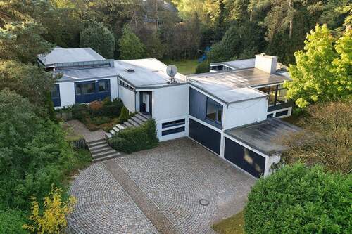 Luftbild - Weitläufiger Architektentraum mit professionellem Tonstudio auf über 4.000 m² Grundstück!