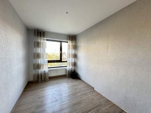 Kinderzimmer-Büro - 