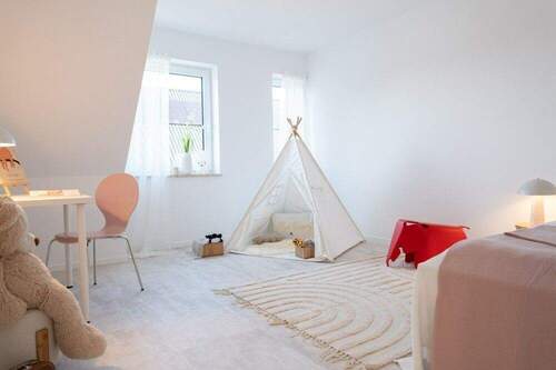 Helles Kinderspielzimmer Tipi - 
