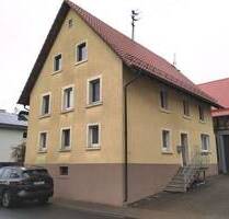 Wohnhaus mit Nebengebäuden und Garten in Berolzheim - Ahorn