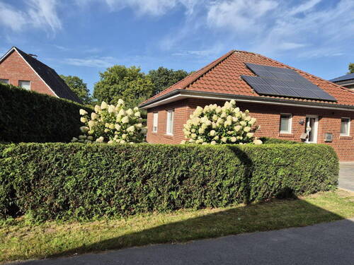 Garten vorne - 2 Zimmer Bungalow zum Kaufen in Brinkum