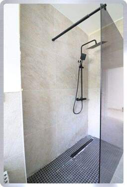 Moderne Dusche - 