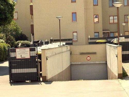 Einfahrt TG - Garage, Stellplatz in Berlin
