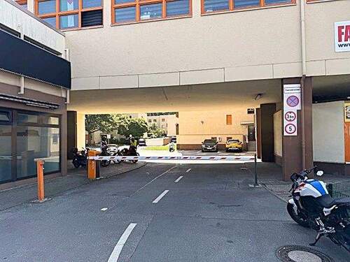 Einfahrt Hof - Garage, Stellplatz in Berlin zum Kaufen