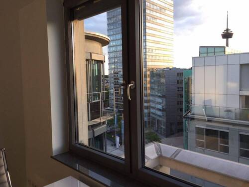 Bürofläche (nicht abschließbar) - Traum-Büro im Mediapark: Terrasse, Weitblick, voll möbliert