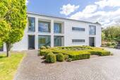 Ansicht Westen (2) - TRAUMHAUS MIT POOL UND GROßEM GRUNDSTÜCK ...