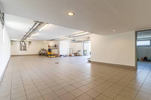 Garage - 7 Zimmer Einfamilienhaus zum Kaufen in Burghaun