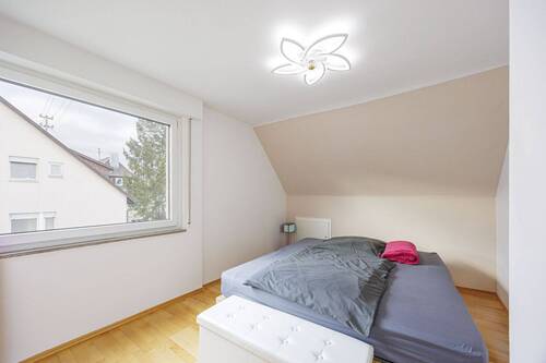 Schlafzimmer - 3 Zimmer Etagenwohnung zum Kaufen in Ludwigsburg