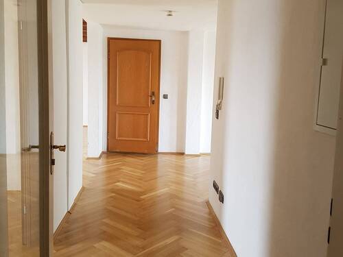 Flur - 3 Zimmer Etagenwohnung in Traunstein