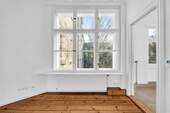 Großes Fenster zum Innenhof - 