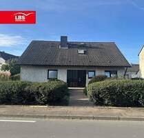 Großzügiges Einfamilienhaus mit Einliegerwohnung in Leverkusen Bürrig!