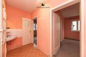Flur 1. OG - 1 Zimmer Mehrfamilienhaus, Wohnhaus in Stuttgart