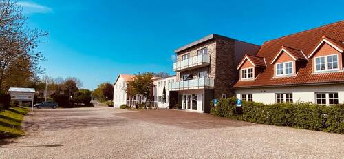 Großer Parkplatz - Hotel, Pension, Gasthof in Bordelum zum Kaufen
