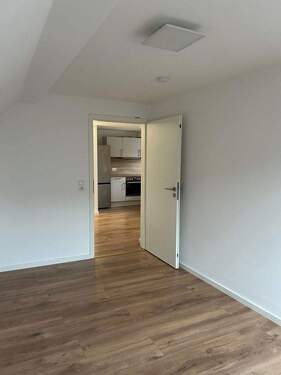 Schlafzimmer in Richtung Flur - Etagenwohnung mit 79,00 m&sup2; in Lengenbostel zur Miete