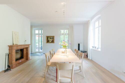 Essbereich mit Kamin - Exklusives Wohnen in bester Lage - Zeitlose Eleganz am Ufer des Ruppiner Sees