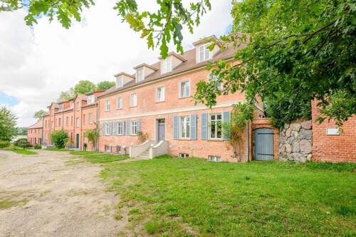 Hausansicht - 5 Zimmer Etagenwohnung zum Kaufen in Neuruppin