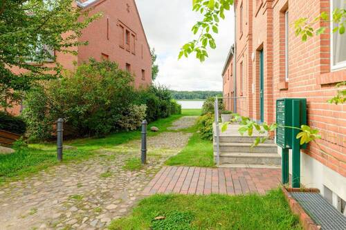 Hof mit Blick zum Ruppiner See - 5 Zimmer Etagenwohnung in Neuruppin