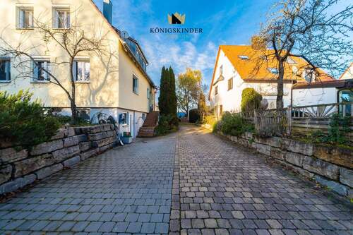 Einfahrt - 6 Zimmer Einfamilienhaus zum Kaufen in Hemmingen