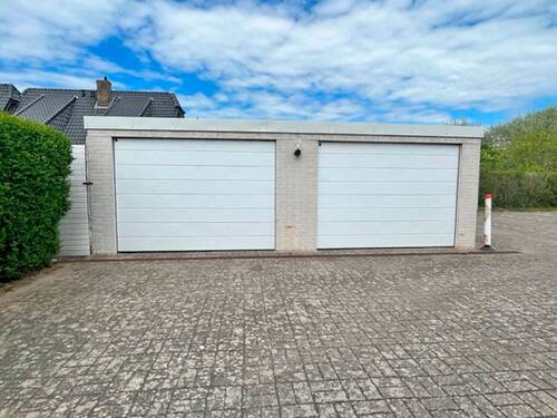 Zwei Garagen - 