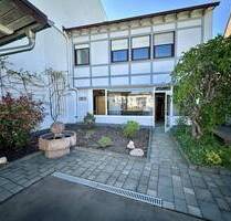 Wohnhaus mit Ladenlokal, Garagen und Lagerhalle - Düren Gürzenich